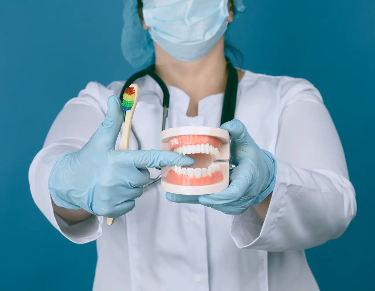 Protetyka bez tajemnic – jak wyglada proces odbudowy usmiechu